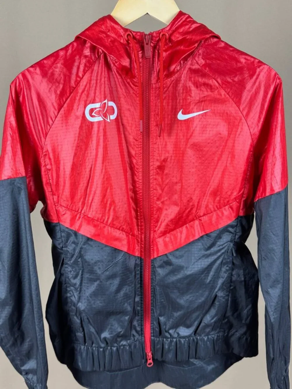 Nike CJSAA 2017 Red Black Hooded Windbreaker Jacket Women’s Size Small - Picture 2 of 14